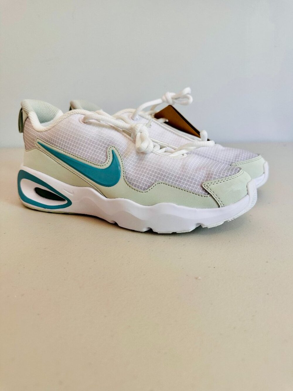 NEW NIKE AIR MAX NOVA WHITE AND TEAL GREEN ATHLETIC SHOES FN4446-105 6Y/7.5W